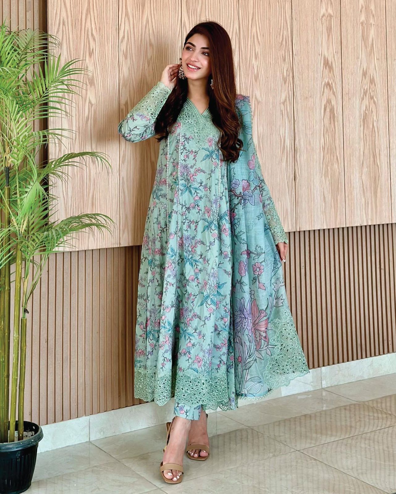 Summer lawn frock hot sale design