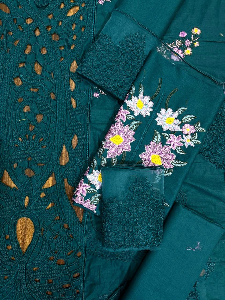 Chicken Embroidered Lawn 3 Piece Unstitched Suit MB-Summer Collection
