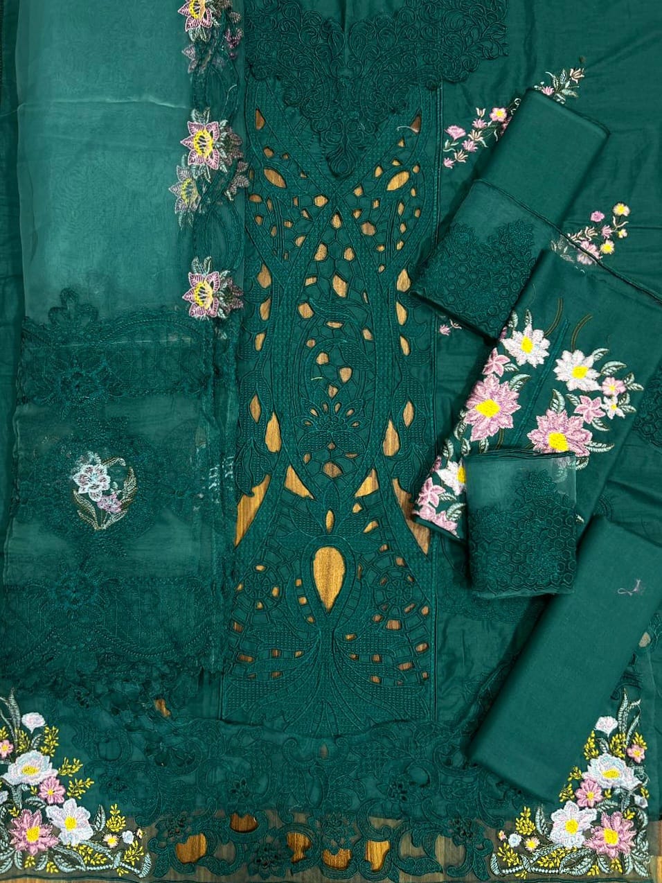 Chicken Embroidered Lawn 3 Piece Unstitched Suit MB-Summer Collection
