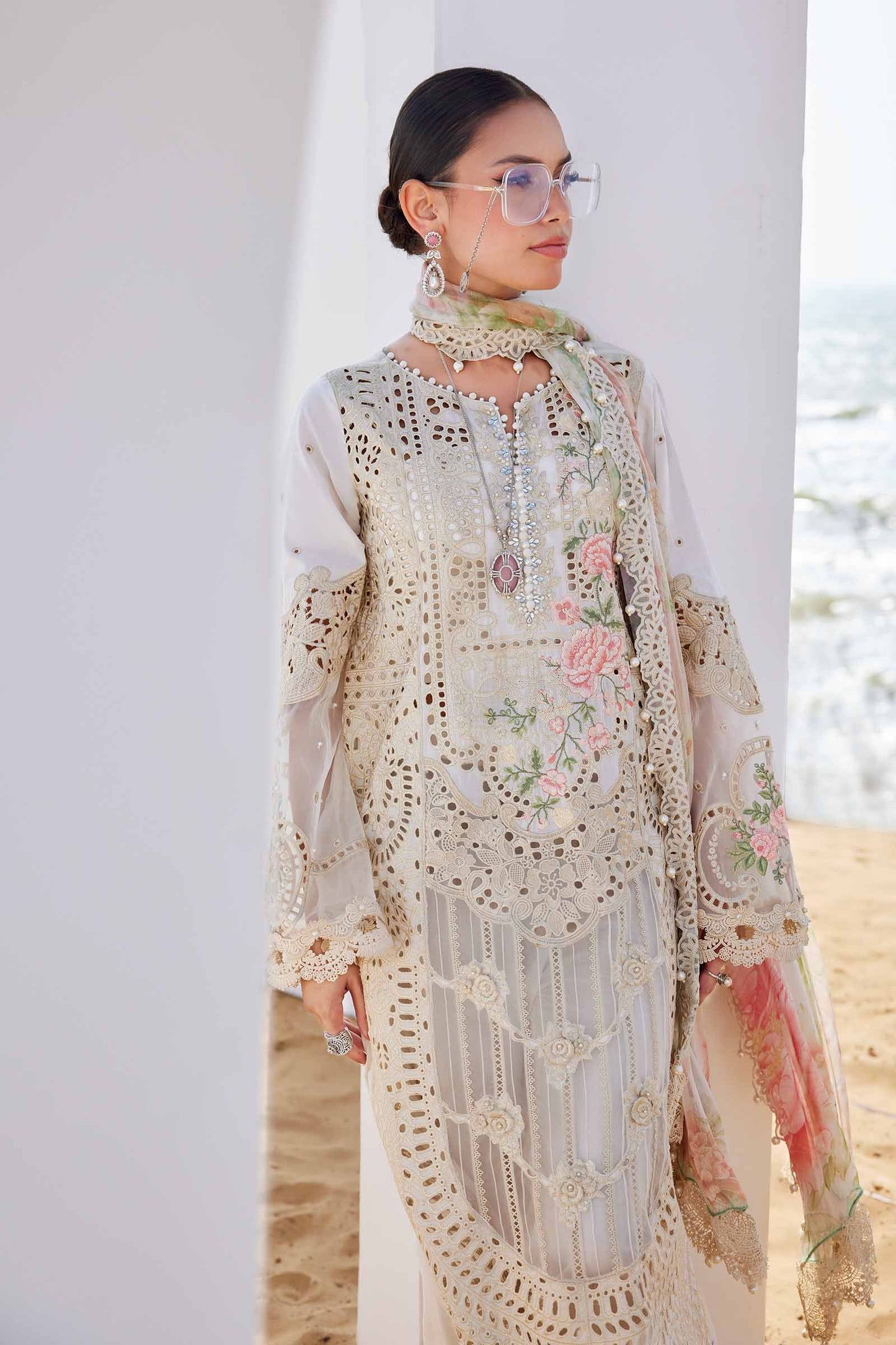 Luxury Chicken Kari Embroidered Lawn 3 piece Unstitched Dress